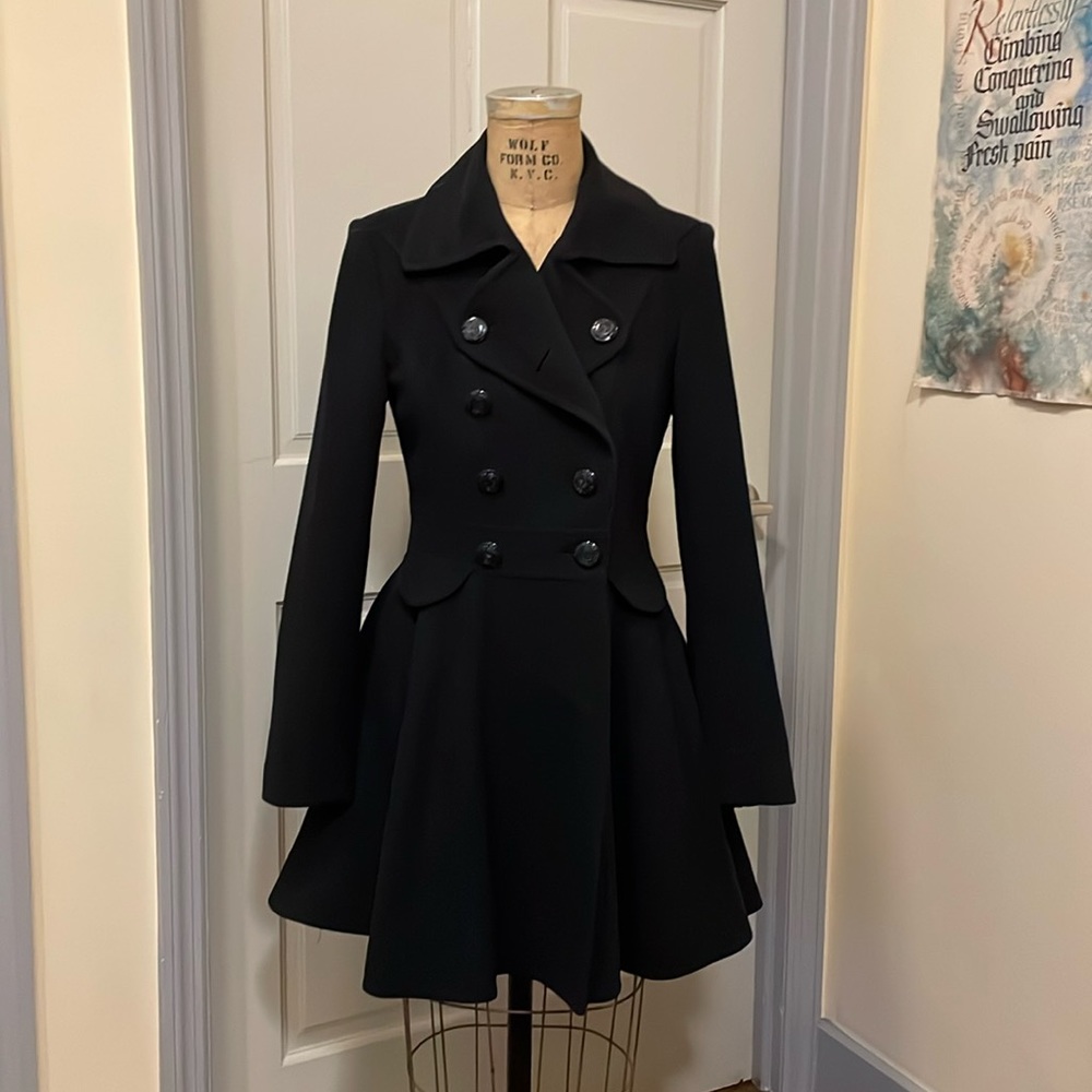 Beautiful wool peacoat. Laundry by Shelli Segal. Sz 2. Perfect condition.